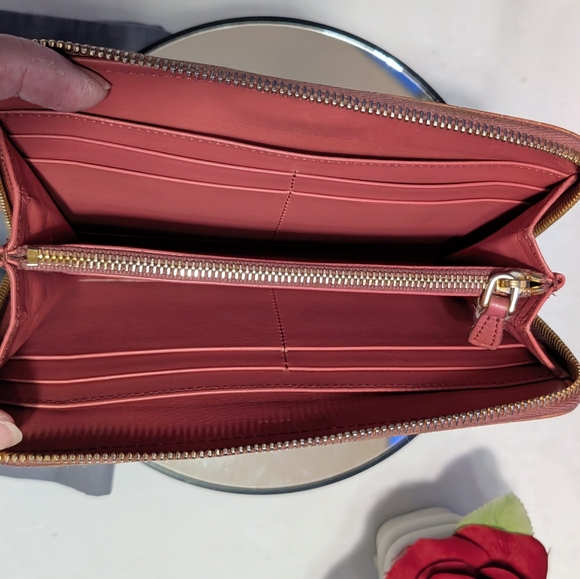 MiuMiu Croc Embossed Leather Wallet In Tan. The Interior Leather Is Terra Cotta - Picture 11 of 17